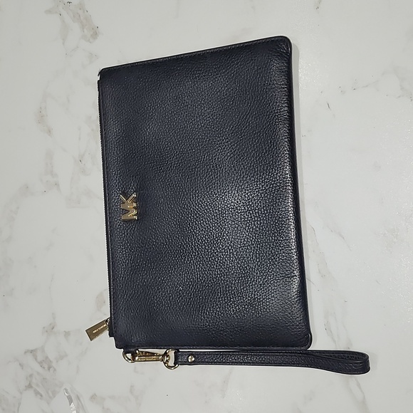 Michael Kors Wristlet - Picture 1 of 11